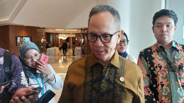 Ketua Dewan Komisioner Otoritas Jasa Keuangan (OJK) Mahendra Siregar dalam Peluncuran Roadmap BPD 2024-2027, di Jakarta, Senin (14/10/2024). (Arief/Liputan6.com)