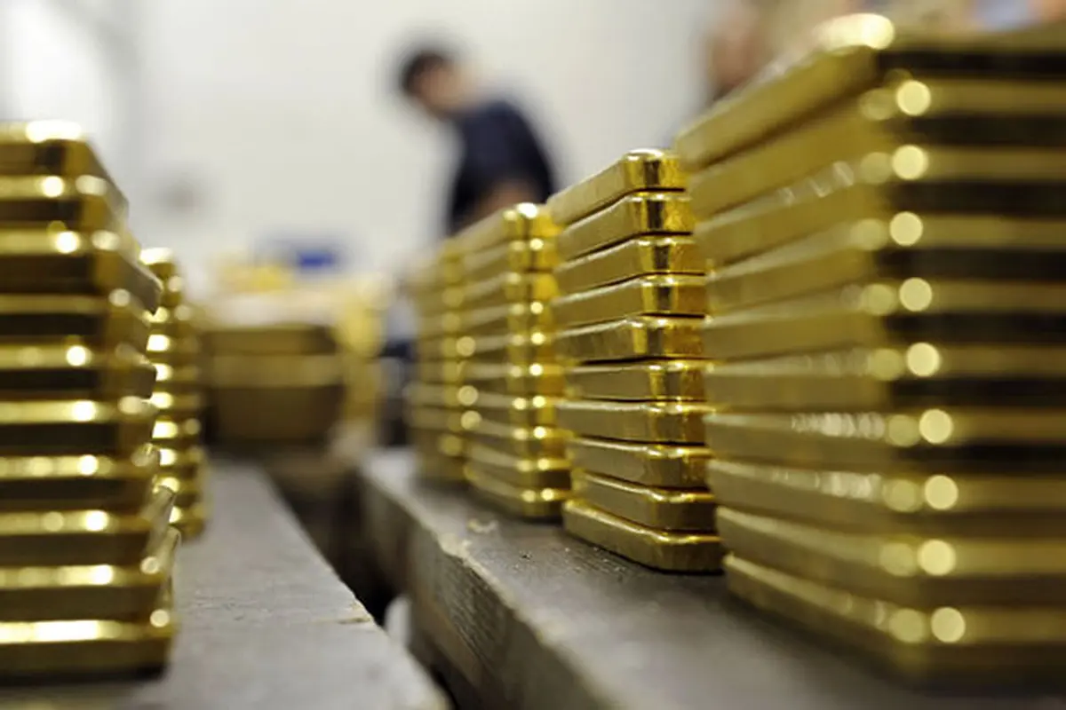 Permintaan Menguat Harga Emas Makin Berkilau