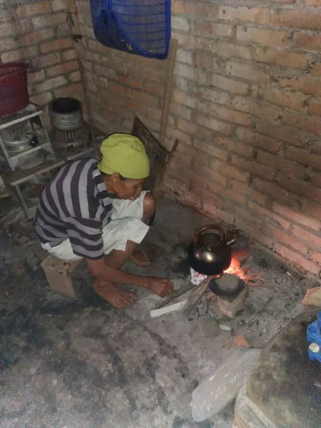 [Bintang] Jadi Korban First Travel, Nenek Ini Akhirnya Bisa Umrah dengan Bantuan Netizen