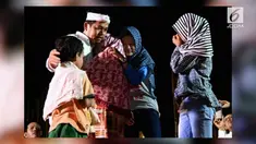Selama Liseum menceritakan kisahnya. Puluhan penonton, tak kuasa menahan tangis air mata. Tak terkecuali, Bupati Purwakarta Dedi Mulyadi.