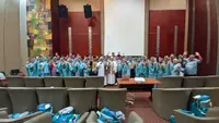 Habib Abdullah Bin Jafar Assegaf bersama para jamaah umrah salah satu Tour & Travel. (Dok. IST)