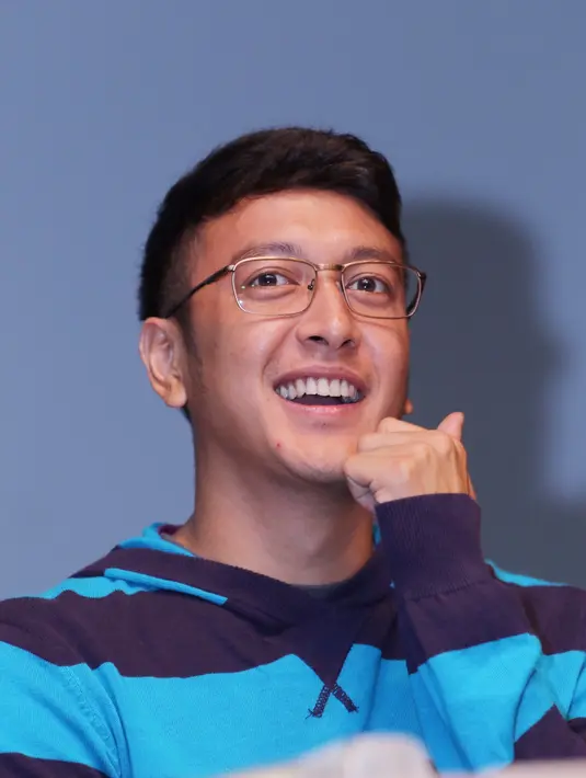 Saat press screening film 'London Love Story', di XXI Plaza Senayan, Jakarta Pusat, Senin (1/2/2016), Dimas mengaku senang mendapat tamparan. Karena dilakukan ditempat umum. (Galih W. Satria/Bintang.com)