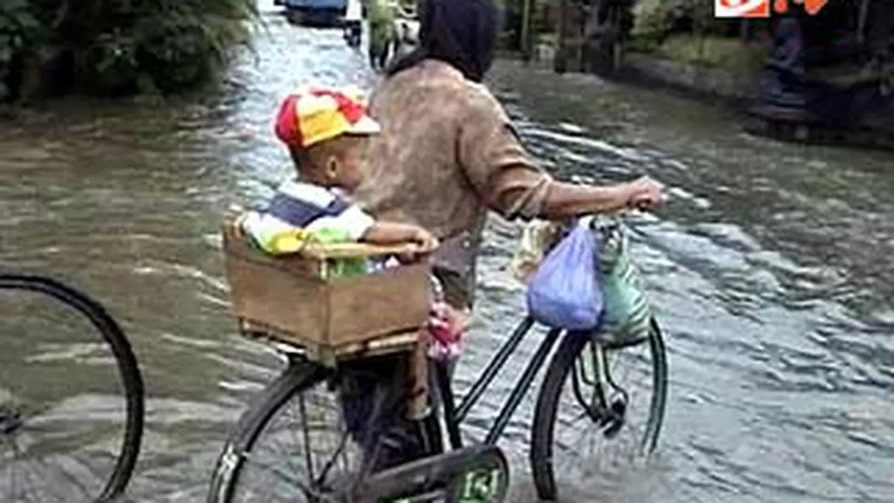 110412terk4_banjirkelud.jpg