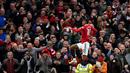 Pemain Manchester United Marcus Rashford melakukan selebrasi usai mencetak gol ke gawang Crystal Palace pada pertandingan sepak bola Liga Inggris di Stadion Old Trafford, Manchester, Inggris, 4 Februari 2023. Manchester United mengalahkan Crystal Palace dengan skor 2-1. (AP Photo/Dave Thompson)