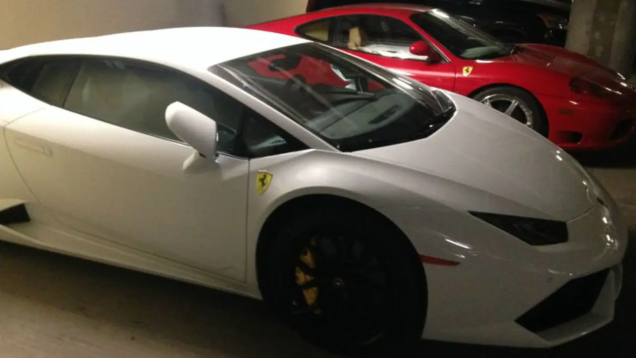 Lamborghini Huracan Ini Dipasangi Emblem Ferrari, Apa Maksudnya?