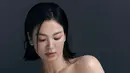 <p>Tampilan sleek hair yang cantik ala Song Hye Kyo. Di sini dirinya tidak tampak seperti berusia 41 tahun dengan gaya dan warna rambut yang fresh. Foto: Instagram.</p>