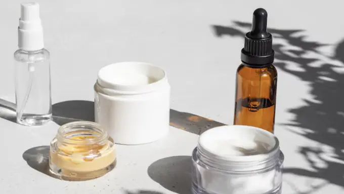 Cara Cek BPOM Produk Skincare dan Kosmetik Secara Online (photo by freepik.com)