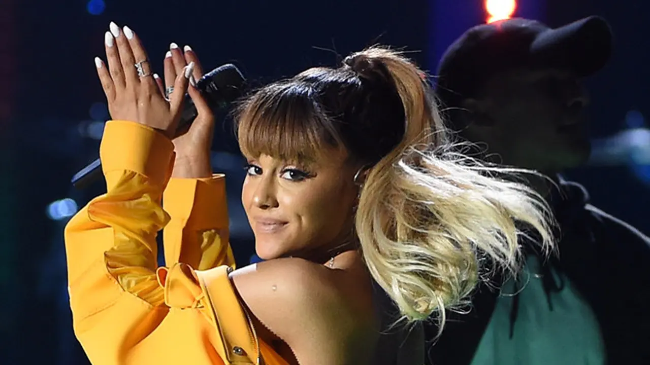 [Bintang] Ariana Grande