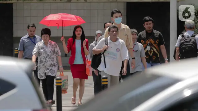 Potret Warga Jakarta Saat Dilanda Suhu Panas
