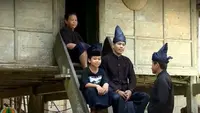 Suku Kajang di Bulukumba, Makassar, Sulawesi Selatan yang mengenakan pakaian hitam (dok.YouTube/Balai PSKL Sulawesi)