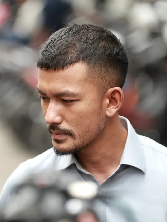 Tak hanya berkoar di dunia maya, namun Rio memilih untuk melakukan aksi turun langsung. Dirinya tidak takut, justru merasa terpanggil karena ada jiwa kemanusiaan yang harus diperjuangkan. (Adrian Putra/Bintang.com)
