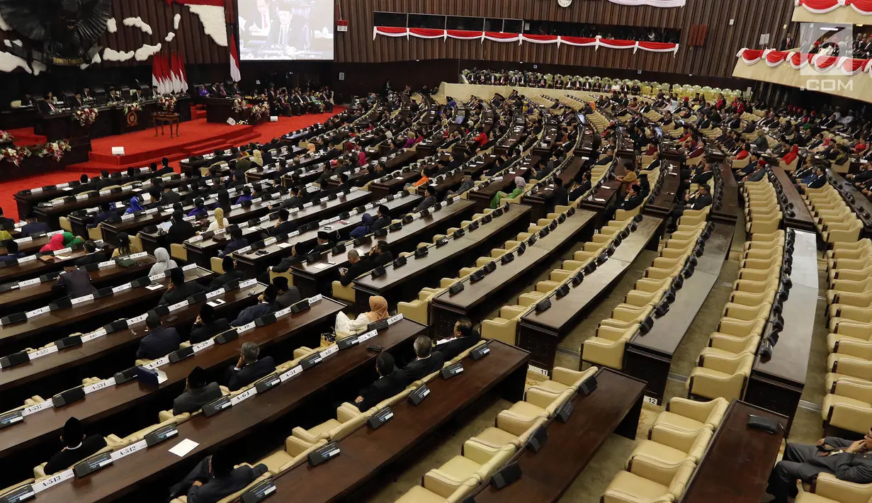 Suasana Sidang Paripurna DPR di Kompleks Parlemen, Senayan, Jakarta, Jumat (16/8/2019). Sejumlah bangku terlihat kosong dalam sidang yang beragendakan pidato Presiden Joko Widodo atau Jokowi dan Ketua DPR Bambang Soesatyo tersebut. (Liputan6.com/JohanTallo)
