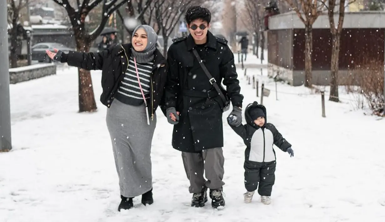 <p>Atta Halilintar langsung maju membela Aurel dengan tanggapan yang menohok. Anak sulung Gen Halilintar itu membela sang istri dengan mengatakan bahwa tubuh Aurel terlihat berisi lantaran dia belum diperbolehkan diet karena harus menyusui buah hati. (Liputan6.com/IG/@attahalilintar)</p>