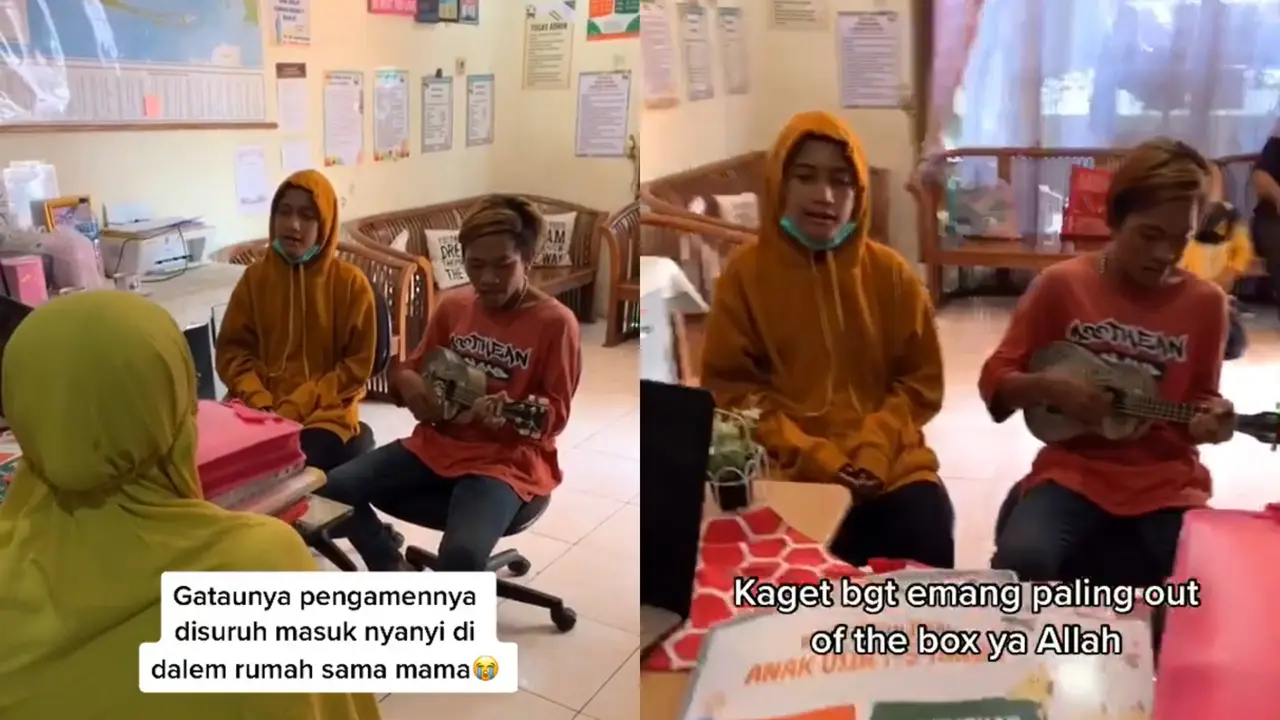 Seorang ibu meminta pengamen menyanyi di dalam rumahnya.