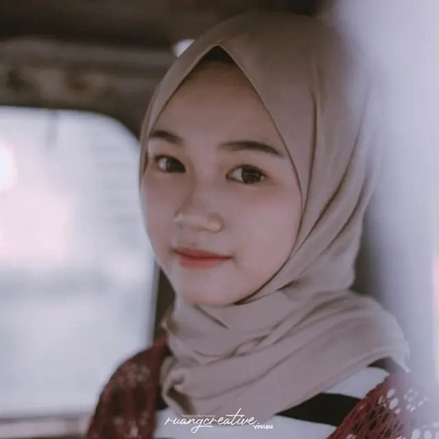 Model Video Klip Keke Bukan Boneka Berhijab, Ini 7 Potret Mita yang Memesona