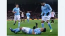 Sergio Aguero mengerang kesakitan seusai mencetak gol ke gawang Sunderland dalam lanjutan Liga Inggris di Stadium of Light, Sunderland, Rabu (3/2/2016) dini hari WIB. (AFP/Oli Scarff)