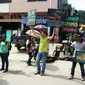 Unjuk rasa menolak sampah plastik di Teluk Youtefa, Abepura, Jayapura, Papua. (Liputan6.com/Katharina Janur)  