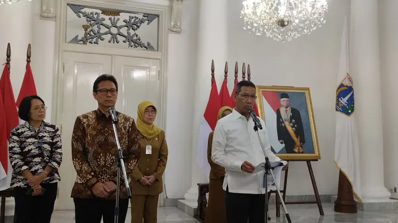 Pj Gubernur DKI Jakarta Heru Budi menggelar rapat koordinasi bersama Menkes Budi Gunadi Sadikin