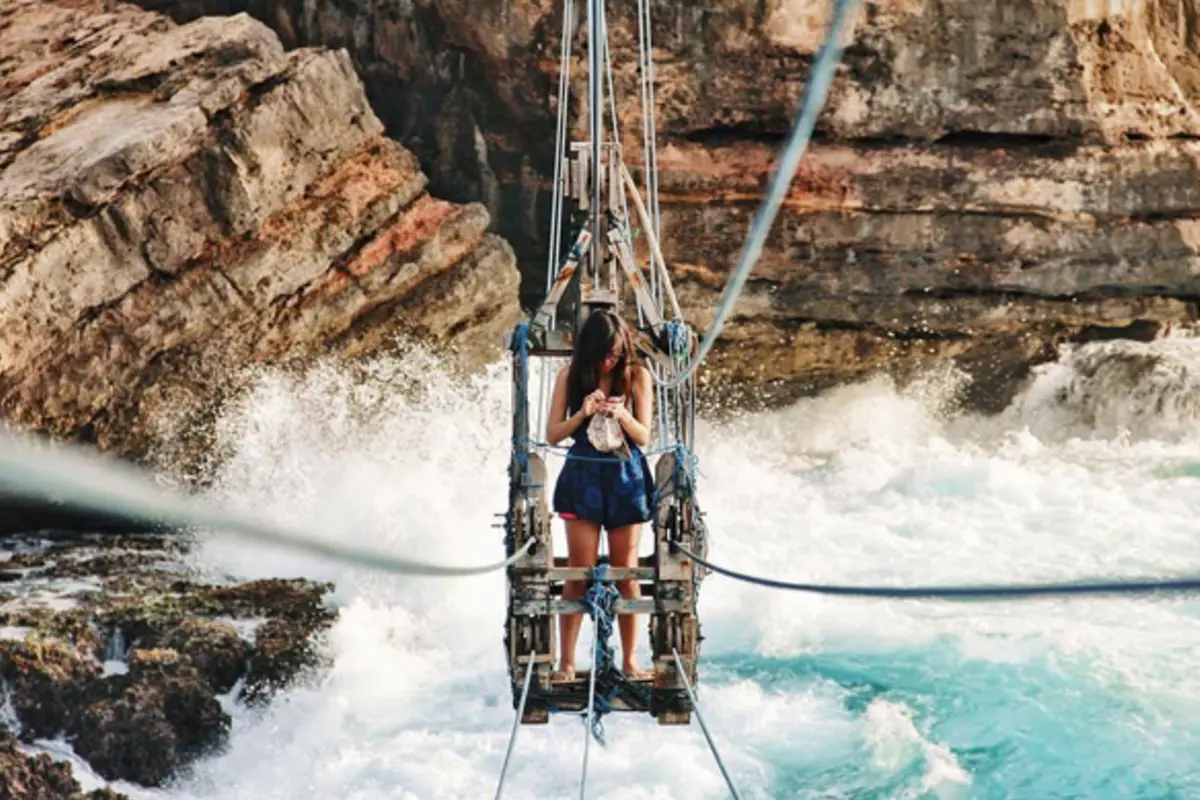 5 Alasan Mengapa 'Traveling' Sanggup Bantu Kamu 'Move On'