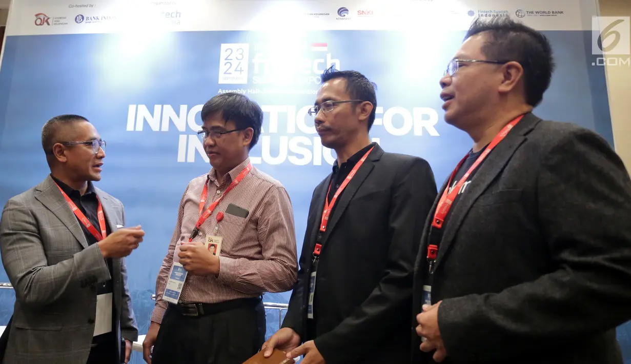 Ketua Umum AFPI Adrian Gunadi saat menjadi narasumber Talkshow Financial Literacy di Indonesia Fintech Summit & Expo 2019, Jakarta, Selasa (24/9/2019). Talkshow bertajuk P2P Lending 101: How to Choose The Right P2P Platform for Your Needs. (Liputan6.com/HO/Ismail)