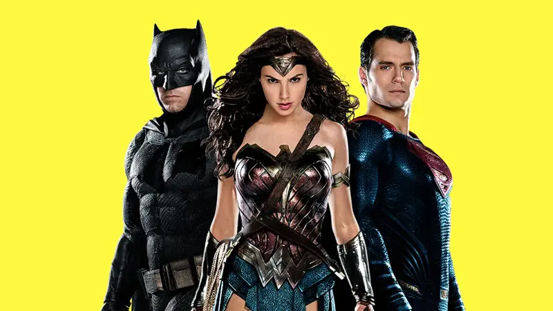 Wonder Woman diapit Batman dan Superman. foto: geektyrant.com