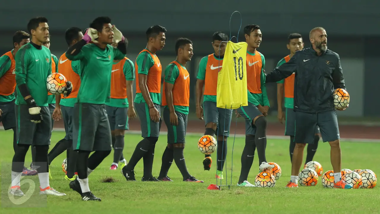 20170404- Timnas Indonesia U-22 Jajal Stadion Patriot-Bekasi- Helmi Fithriansyah