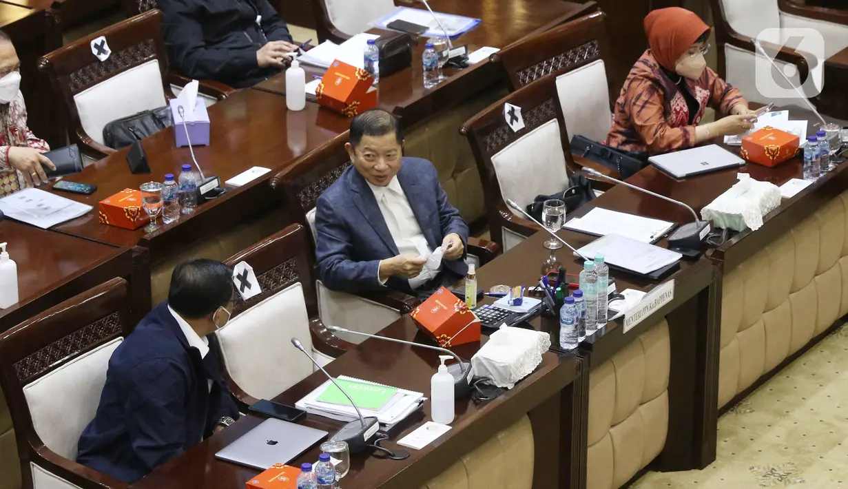 Menteri Perencanaan Pembangunan Nasional/Badan Perencanaan Pembangunan Nasional Suharso Monoarfa saat rapat kerja dengan Komisi XI DPR RI di Kompleks Parlemen, Jakarta, Kamis (3/2/2022). Rapat membahas evaluasi dan capaian kinerja tahun 2021 dan rencana kerja tahun 2022. (Liputan6.com/Angga Yuniar)