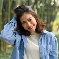 ilustrasi perempuan bahagia/copyright by Bo1982 (Shuttertsock)