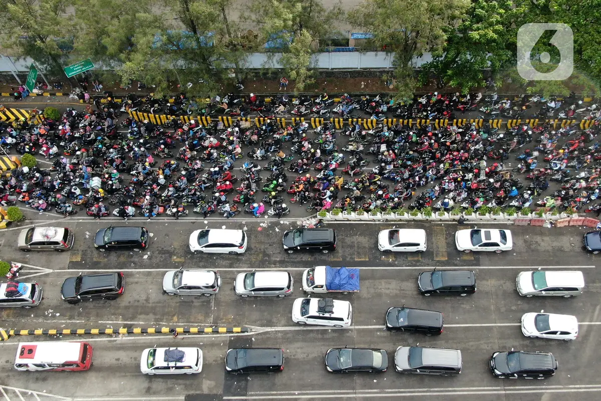 Pantauan Udara Ribuan Pemudik Motor di Merak