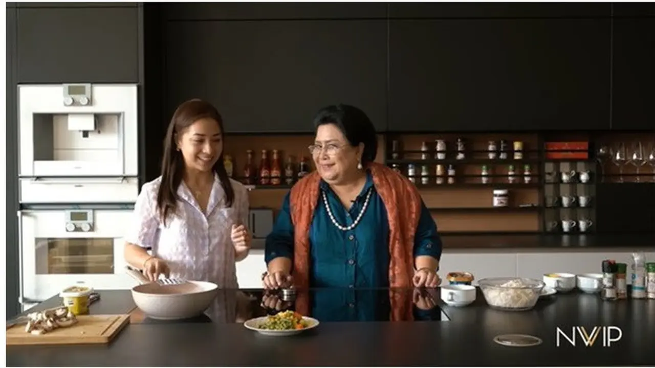 7 Momen Kebersamaan Nikita Willy Belanja dan Belajar Masak Bareng Mertua