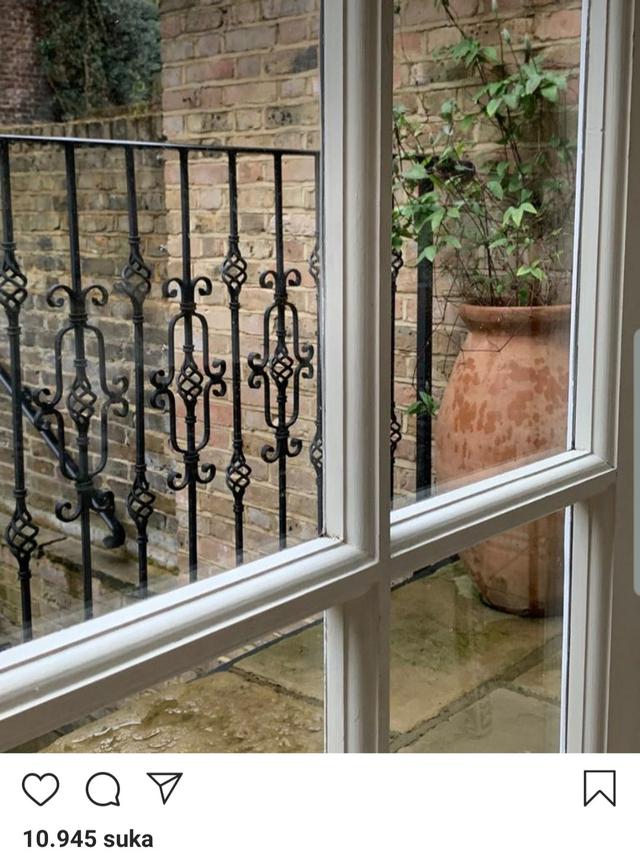 Unggahan Olga Kurylenko. (Foto: Instagram @olgakurylenkoofficial)