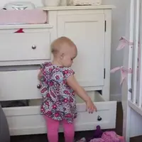 Kamu mungkin pernah bertanya-tanya kenapa kalau punya anak kecil rumahmu gak pernah rapi? Ini jawaban valid atas pertanyaanmu :D