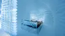 Hal yang paling memukau tentang ruangan ini adalah dirancang oleh Eye Suite oleh Nicolas Triboulot dan Cedric Alizard. pola yang terbentuk di dinding dan dinding pembatas, dan tempat tidur yang terlihat rumit. (Dailymail)
