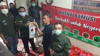 Baitul Muslimin Indonesia (Bamusi), organisasi sayap PDI Perjuangan memberikan bantuan ribuan paket sembako dan vitamin bagi warga yang menjalani isolasi mandiri akibat terpapar Covid-19.