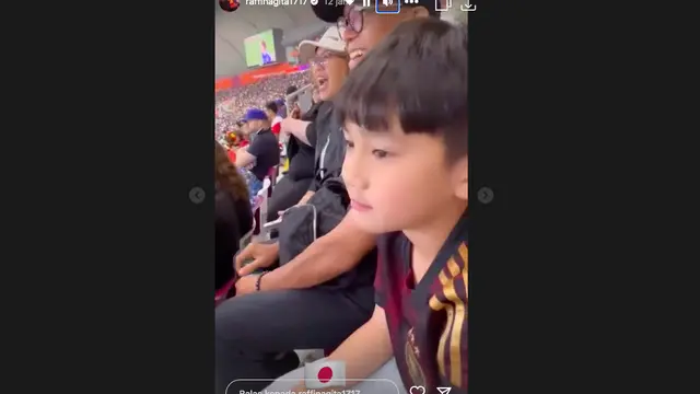 Momen Lucu Rafathar dan Raffi Ahmad Saling Ledek Selama Pertandingan Jerman vs Jepang di Piala Dunia 2022. (instagram.com/raffinagita1717)