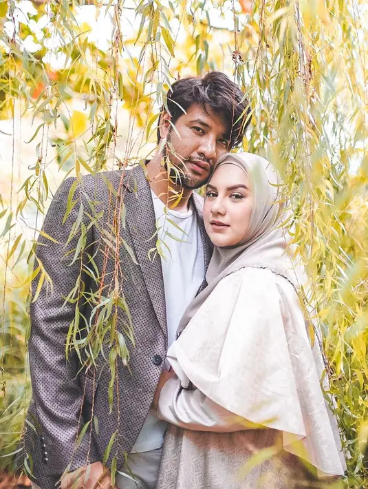 Ammar Zoni dan Irish Bella kini tengah menanti kehadiran buah hati mereka yang berinisial Baby A. Mereka juga pastinya sudah tak sabar untuk menjadi orang tua untuk anaknya nanti. (Instagram/_irishbella_)