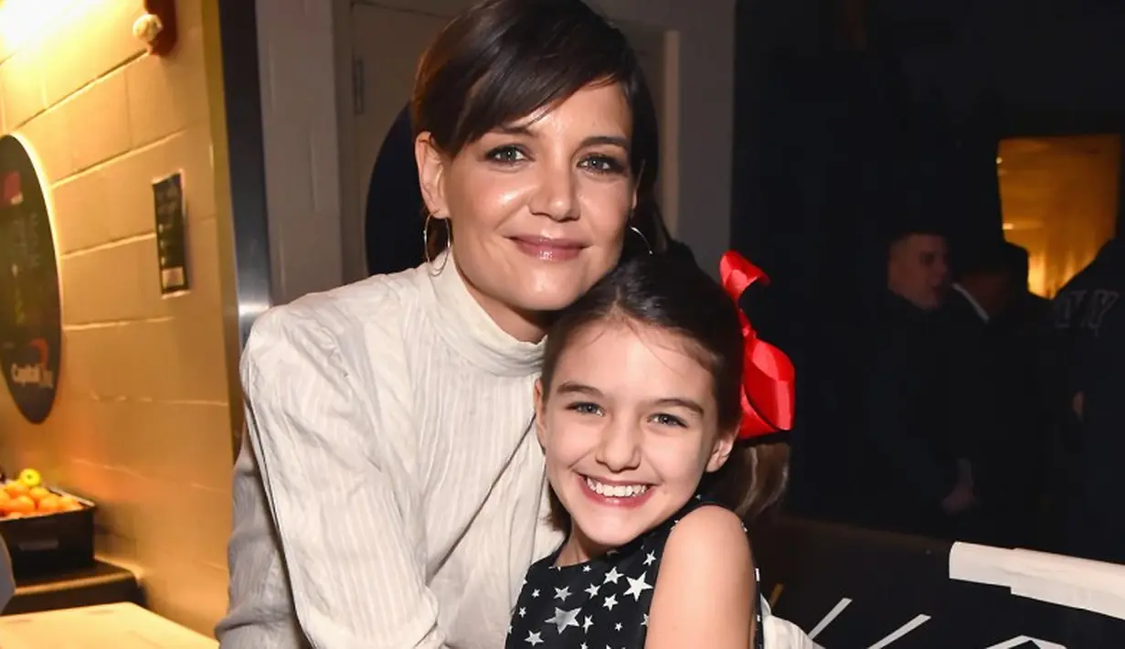 Seperti kata pepatah, buah memang tak jatuh jauh dari pohonnya. Begitu pula yang terjadin dengan anak Tom Cruise dan Katie Holmes, Suri Cruise. (Kevin Mazur-Getty Images)