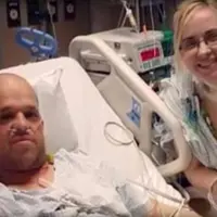 Christopher mendonorkan separuh dari organ hatinya untuk Heather, tak disangka mereka menikah 2 tahun kemudian. (Foto: mirror.co.uk)