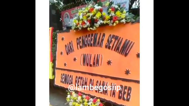 Medina Zein Tersangka, Polda Metro Jaya Kebanjiran Karangan Bunga dari Para Korban. (instagram.com/lambegosiip)