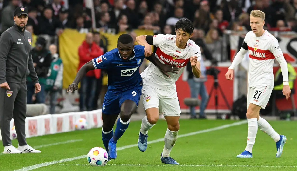 Hiroki Ito akan menjadi duet Ko Itakura di posisi bek tengah Timnas Jepang saat Piala Asia 2023. Pemain VfB Stuttgart itu akan menggantikan posisi Maya Yoshida yang pensiun dari Timnas Jepang. (AFP/Thomas Kienzle)