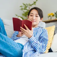 ilustrasi perempuan santai/chaponta/Shutterstock