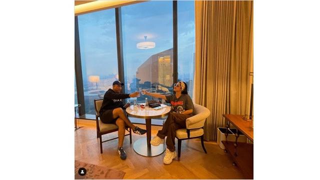 Sempat Dikira Putus, Ini 6 Potret Dewi Perssik dan Rully yang Makin Mesra