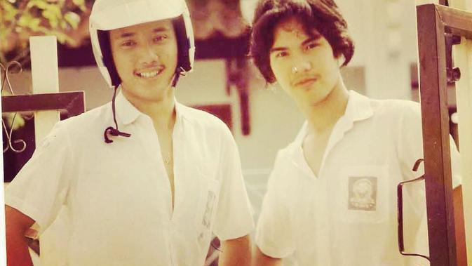 Potret Lawas Ahmad Dhani Bersama Teman (Sumber: Instagram/ahmaddhaniofficial)