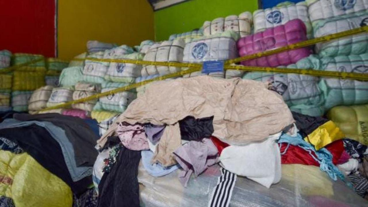 Menteri Perdagangan Zulkifli Hasan kembali memimpin pemusnahan pakaian bekas asal impor. Kali ini, sebanyak 824 bal senilai Rp10 miliar pakaian bekas asal impor dimusnahkan di Komplek Pergudangan Jaya Park, Sidoarjo, Jawa Timur pada Senin (20/3).