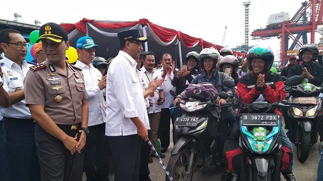 Menhub Budi Karya Sumadi melepas 600 pemudik gratis di Pelabuhan Tanjung Priok (Dok Foto: Wilfridus Setu Embu/Merdeka.com)
