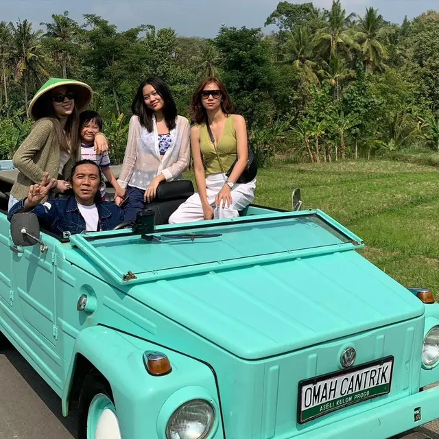 6 Momen Bimbim Slank Liburan Bareng Keluarga di Yogyakarta