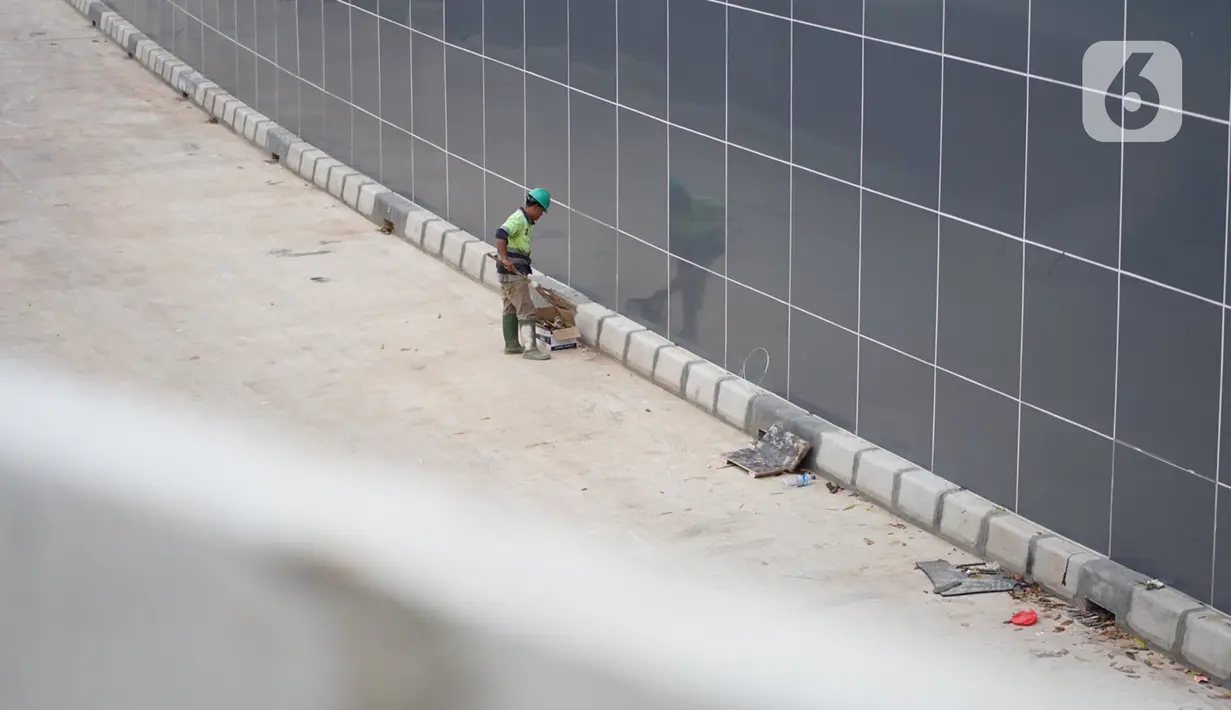 Suasana pembangunan Underpass Senen Extension di Jakarta, Selasa (19/10/2020). Kepala Dinas Bina Marga DKI Jakarta, Hari Nugroho mengatakan progres pembangunan Underpass Senen Extension atau lintas bawah lanjutan Senen kini sudah mencapai 87 persen. (Liputan6.com/Immanuel Antonius)