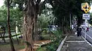 Suasana kawasan Taman Ayodya, Jakarta, Selasa (24/3/2020). Pemerintah Provinsi DKI Jakarta menutup semua Ruang Terbuka Hijau terhitung sejak 14 Maret 2020 hingga 14 hari ke depan sebagai antisipasi merebaknya virus Corona Covid-19. (Liputan6.com/Helmi Fithriansyah)