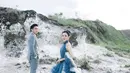 Jessica Jane tampil begitu anggun dalam balutan gaun indah rancangan @gianinadeboraofficial & @gianinadebora. Gaun ini memadukan warna biru royal pada bagian atas dengan detail ruffle dramatis, berpadu sempurna dengan rok berbahan tulle putih yang mengembang, menciptakan siluet bak putri dalam kisah dongeng klasik. [@jessicajane99].