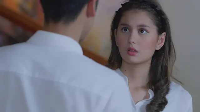 Di Antara Dua Cinta